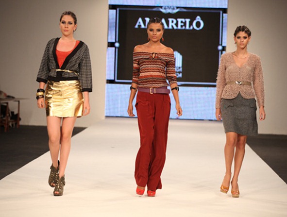 Amarelo