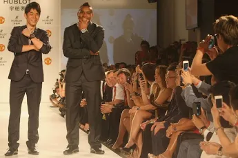Manchester United participate in fashion show in China