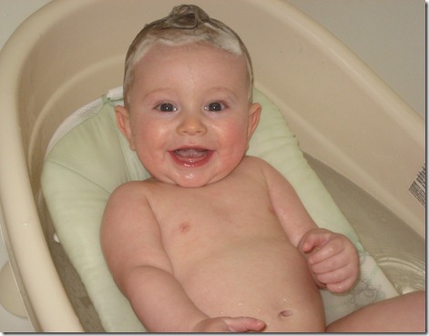 04 16 11 - Bathtime! 3