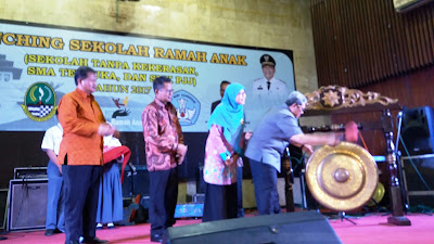 Aher Minta Seluruh Sekolah Di Jabar Ramah Anak