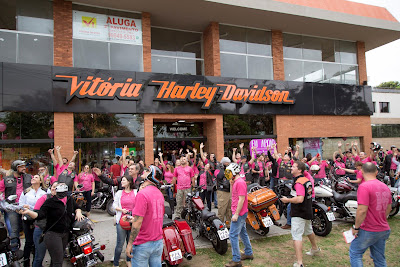 Vestindo Rosa sobre duas rodas: Mulheres comandam ‘Desfile de motos Outubro Rosa’ neste sábado (30) em Vitória