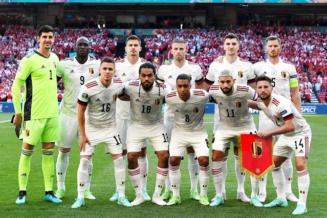 SELECCIÓN DE BÉLGICA. Temporada 2020-21. Thibaut Courtois, Romelu Lukaku, Leander Dendoncker, Toby Alderweireld, Thomas Meunier, Jan Vertonghen. Thorgan Hazard, Jason Denayer, Youri Tielemans, Yannick Carrasco, Dries Mertens. SELECCIÓN DE DINAMARCA 1 SELECCIÓN DE BÉLGICA 2. 17/06/2021. XVI edición de la Eurocopa 2020, fase de grupos, grupo B, 2ª jornada. Copenhague, Dinamarca, Parken Stadium. GOLES: 1-0: 2’, Poulsen. 1-1: 55’, Torghan Hazard. 1-2: 70’, Kevin De Bruyne.