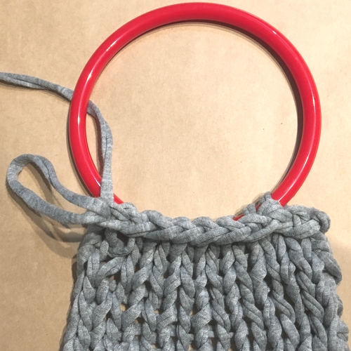 プラスチックリング 持ち手 の編みくるみ方 棒針編み 毛糸ズキ