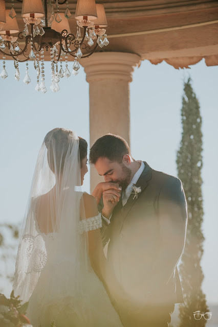 casamento real, casamento a céu aberto, casamento no jardim, casamento no campo, flores do campo, cerimônia, buquê da noiva, bouquet, vestido de noiva, vestido de renda, villa giardini, véu e grinalda