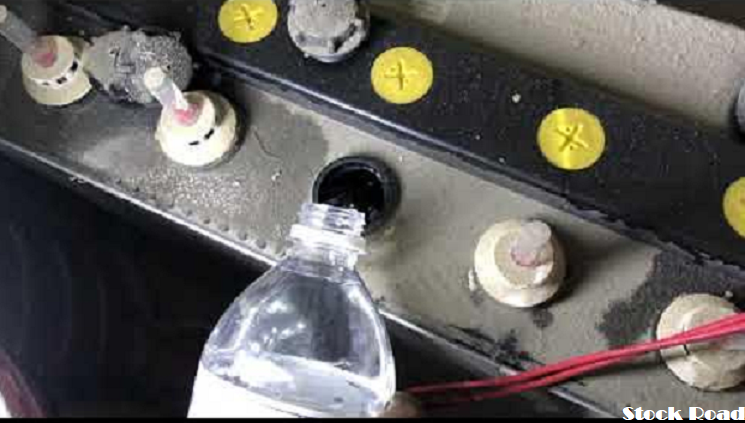 इन्वर्टर की बैटरी में बदलए पानी, जान लें सही तरीका (Change water in inverter battery, know the right method)