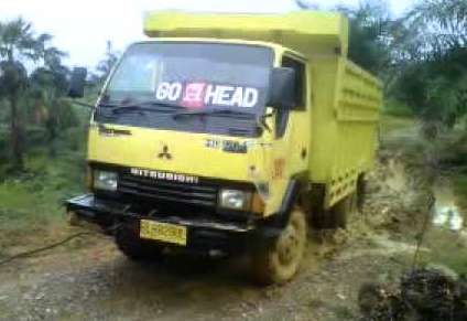 Mobil Truk Offroad - truk offroad muat pasir