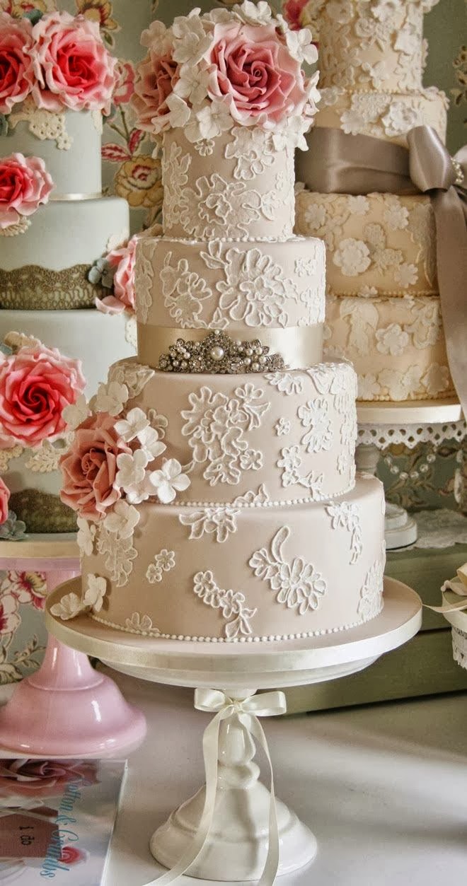 ADORED VINTAGE  10 Vintage  Inspired Wedding  Cakes  