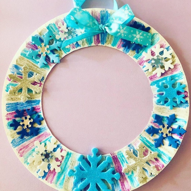 paper plate snowflake wreath