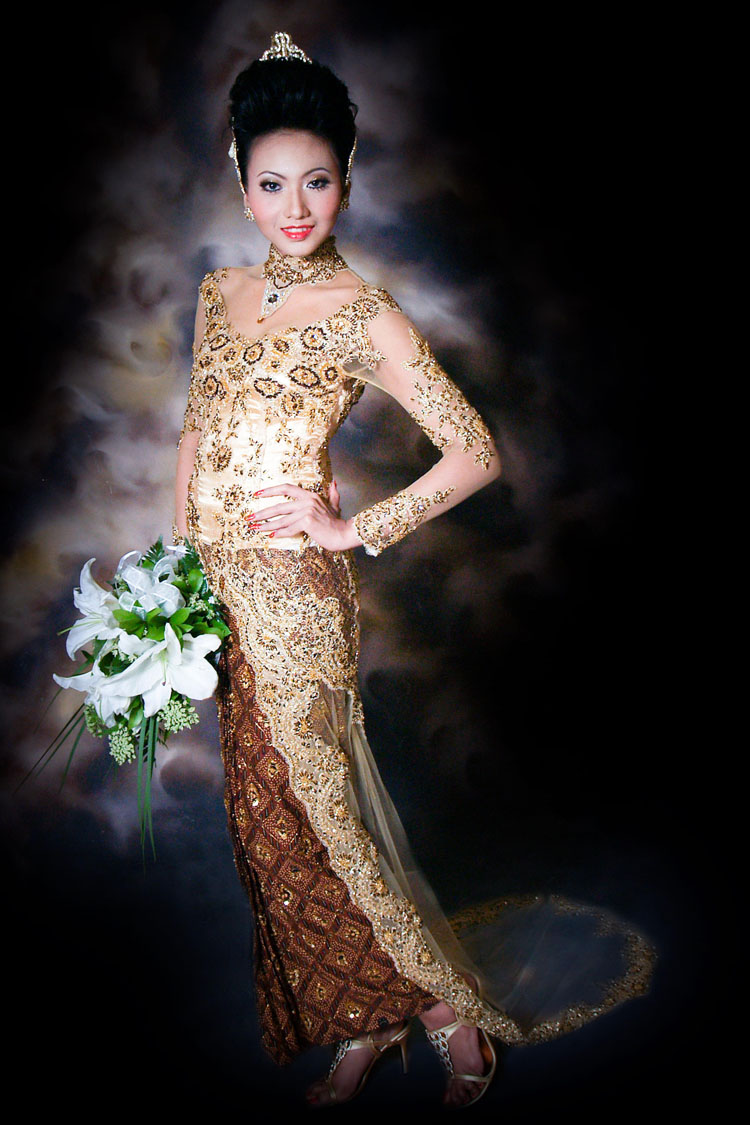 Gaun Pengantin Model Kebaya Modern  hairstylegalleries.com