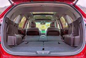 Rear interior view of 2015 Kia Sorento