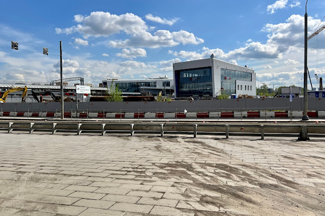 проспект Лихачёва, строительная площадка станций метро ЗИЛ Троицкой и Бирюлёвской линий, строящийся южный конкорс станции МЦК ЗИЛ