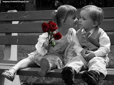 niños-enamorados-amor-flor-tiernos-pequeños-hd-wallpaper