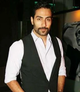 Sudhanshu Pandey Family Wife Son Daughter Father Mother Marriage Photos Biography Profile