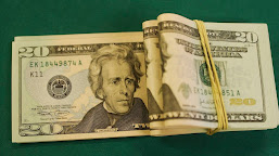 Dólar sobe para R$ 5,18 e fecha no maior valor em quatro meses