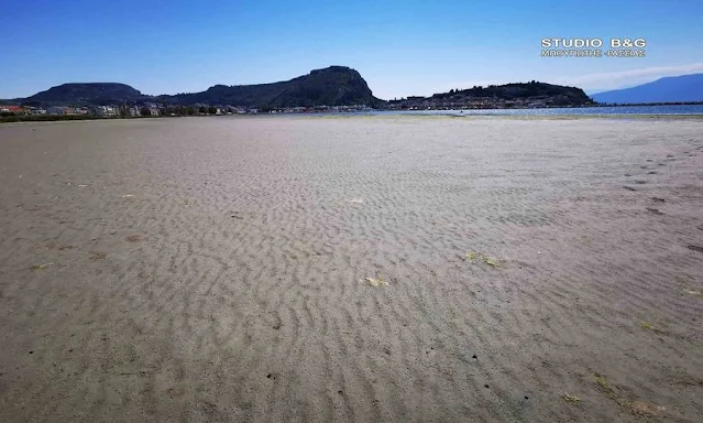 Πιο έντονο από ποτέ το φαινόμενο της άμπωτης στο Ναύπλιο