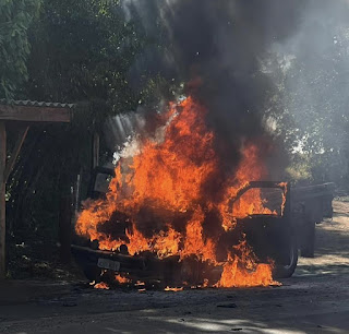 CAMINHONETE F-1000 FOI CONSUMIDA PELO FOGO EM IRETAMA