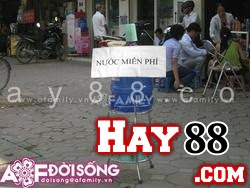 Mát lòng với những bình nước uống miễn phí trên phố | Maphim.net