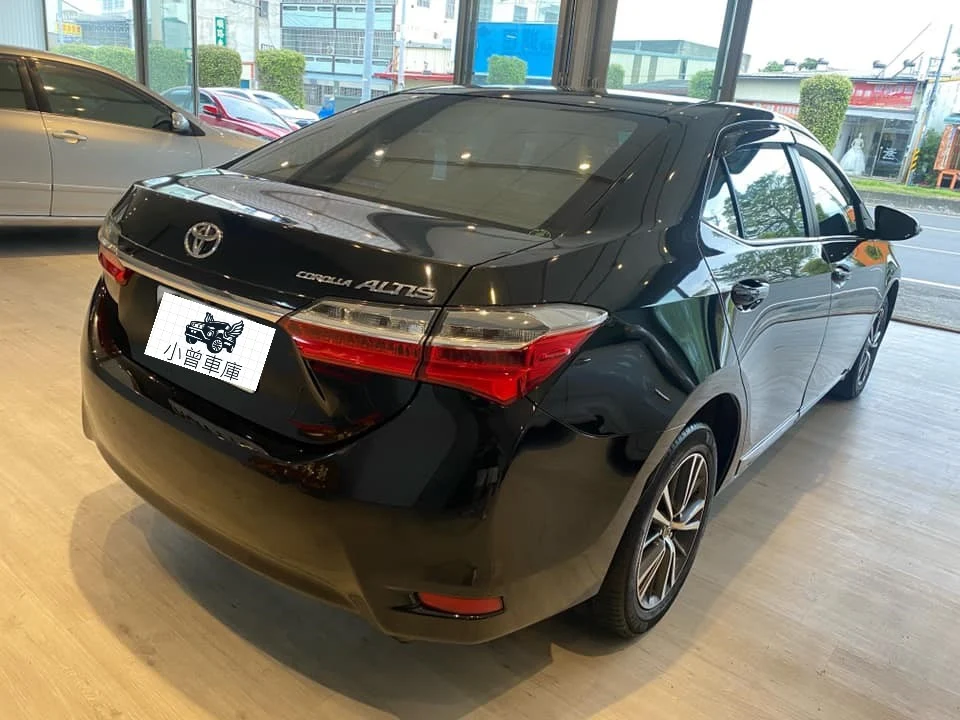 2016 TOYOTA ALTIS 11.5代   -- Toyota二手車 - Toyota中古車 - Altis二手車  -免鑰匙系統 - 循跡-恆溫  價錢：45.8萬   里程：130,000 多公里     車況: 某汽車公司的員工車 ，車況正常無待修 ，車主很熟悉保養維修所以車顧的很好 。  配備:  霧燈,前霧燈,LED尾燈,頭燈水平調整,皮椅,電動窗,多功能行車資訊顯示器,液晶螢幕,方向盤換檔控制,方向盤音響控制,恆溫空調,晶片系統,Keyless/免鑰匙系統,Push Start/按鈕式發車,定速系統,倒車雷達,車前距雷達,倒車顯影,中控鎖,防盜系統,安全氣囊,ABS/防鎖死煞車系統,TCS/循跡防滑系統,TPMS/胎壓監控,CD,USB插槽,中控螢幕,數位電視,藍牙通訊,音響主機,外部音源接入,CD,ABS,TCS,皮椅,定速,防盜,                 賞車專線：@690anjtz          其他資訊： 1.贈送中古車保固一年  2. 5/30 前下定送小保養和汽車美容   👏👏👏👏👏👏  超過就沒囉 ! 3.另有灰色 Altis 可以選擇  兩台Altis 在庫 !!