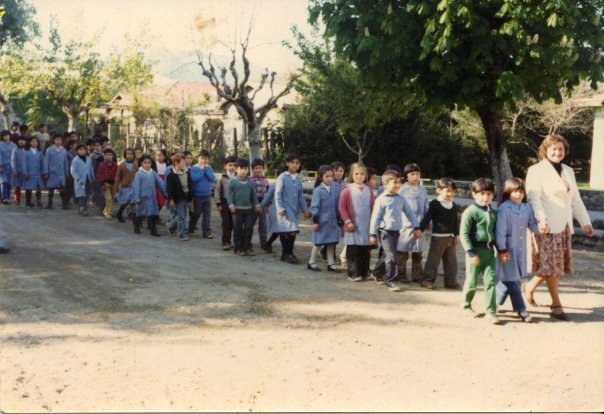 Desfile colegial a comienzos de los 80 / Archivo de la Memoria Visual de San Fabián de Alico