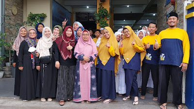 Semarak Ramadan, SD Muhammadiyah 11 Surabaya Bagikan Ratusan Paket Takjil