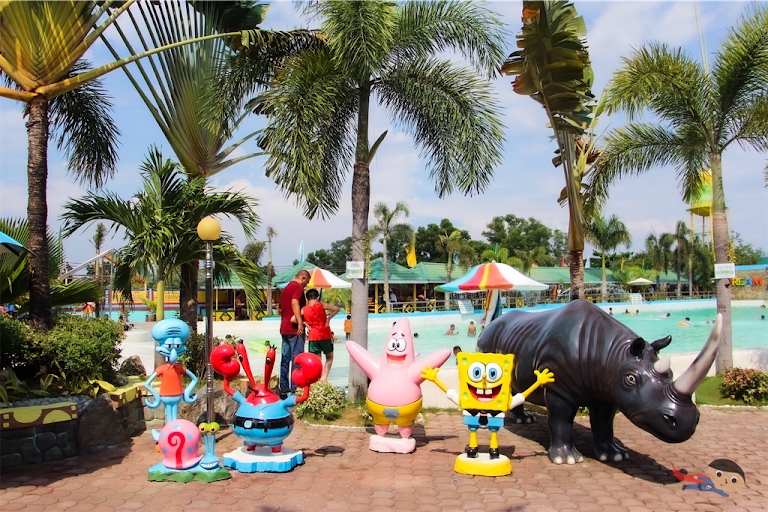 Cartoon statues in Dream Wave Resort, Bulacan