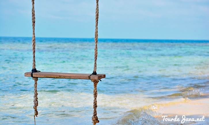 main ayunan di pulau perak-wisata pulau harapan