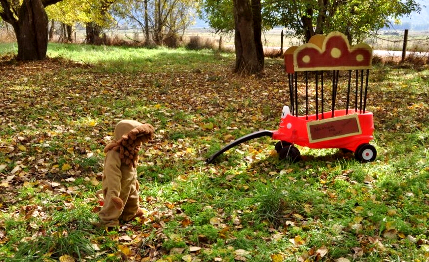 Toddler Lion Costume and Circus Cart- Transform the Little Tikes® Cozy Coupe® Wagon for Fall festivities! (ad)