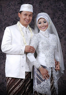 Gaun Kebaya Modern Pengantin Muslim