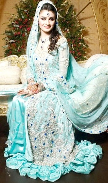 Beautiful walima dresses for bridal new fashion in Pakistan 2016-2017