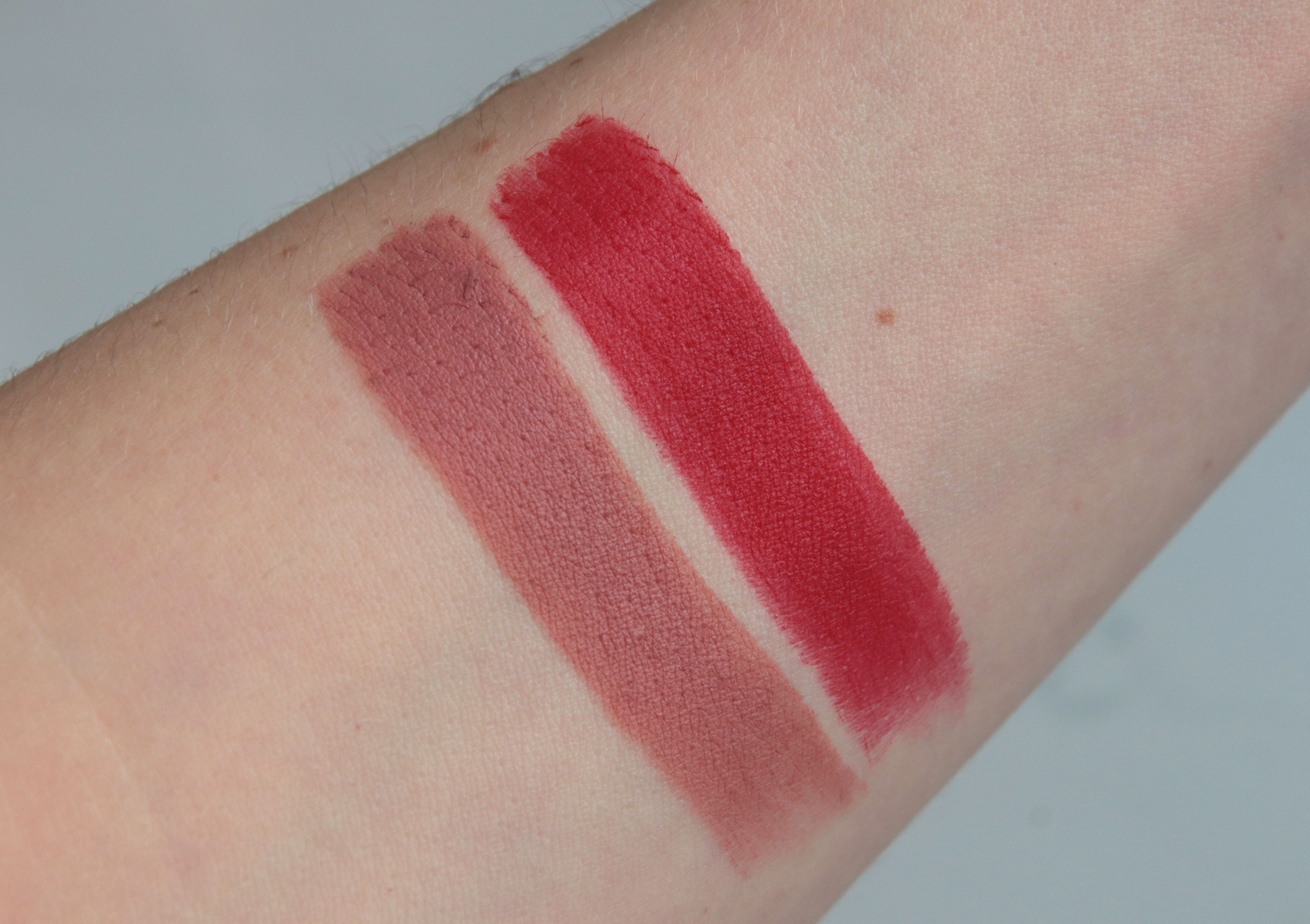 Rouge G mat 880 Magnetic Red 360 Milky Beige swatch