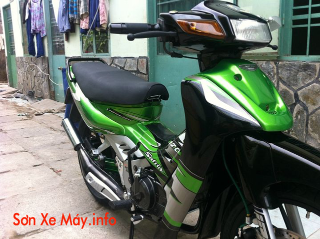 Satria sơn màu đen xanh Z1000