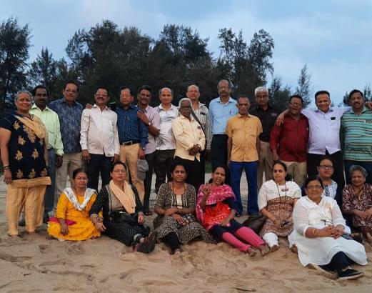 कणकवली येथील एस्.एम्.हायस्कुलच्या१९७६च्या बॅचच्या माजी विद्यार्थ्यांचा स्नेहमेळा उत्साहात साजरा 