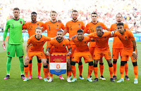 SELECCIÓN DE PAÍSES BAJOS. Temporada 2020-21. Maarten Stekelenburg, Denzel Dumfries, Matthijs de Ligt, Stefan de Vrij, Marten de Roon, Daley Blind. Frenkie de Jong, Memphis Depay, Patrick van Aanholt, Georginio Wijnaldum, Donyell Malen. SELECCIÓN DE REPÚBLICA CHECA 2 SELECCIÓN DE PAÍSES BAJOS 0. 27/06/2021. Eurocopa 2020, 16ª edición, octavos de final. Budapest, Hungría, Puskás Arena. GOLES: 1-0: 67’, Holes. 2-0: 79’, Schick.