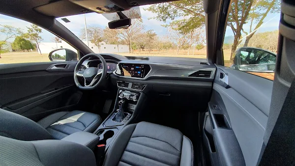 Volkswagen Taos Highline 2022 - interior