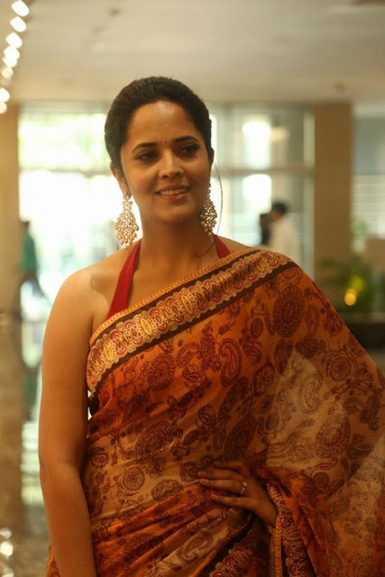 Anasuya hot images in saree armpits images