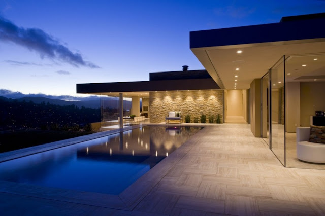 Photo of the house from the terrace with the pool