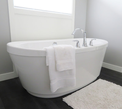 picture of a bathtub