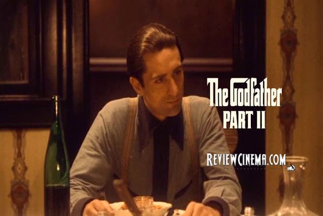 <img src="The Godfather II.jpg" alt="The Godfather II Robert De Niro berperan sebagai Vito Corleone">