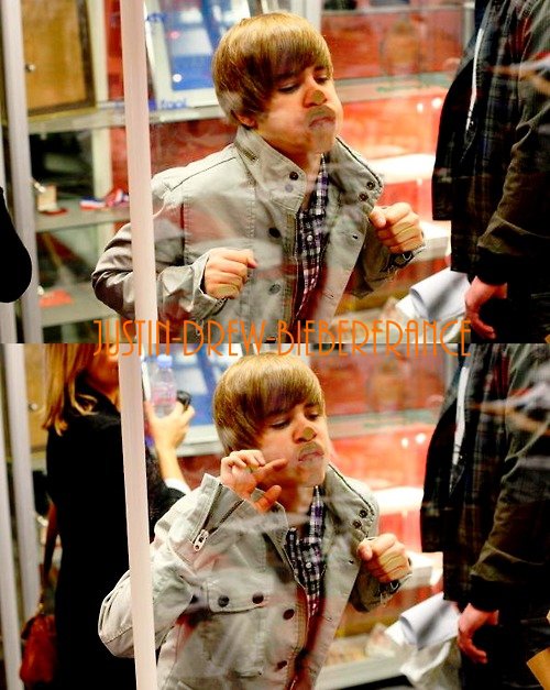 justin bieber funny pictures 2010. I#39;m babysitting Justin Bieber