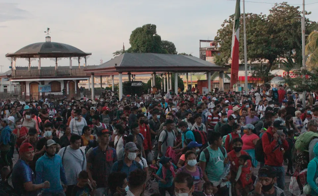 Caravana que salió de Tapachula, México, suma unos 6,000 migrantes; se registran choques con la Guardia Nacional