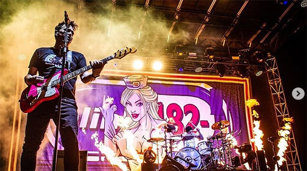 blink-182 perform entire "Enema Of The State" live
