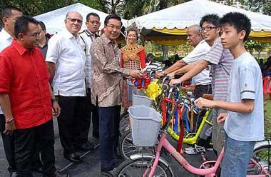 Healthy activities: Mohamad Roslan (in batik) showing the bicycles that can be rented in Taman Jaya.