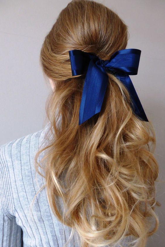 great hairstyle idea with a bow