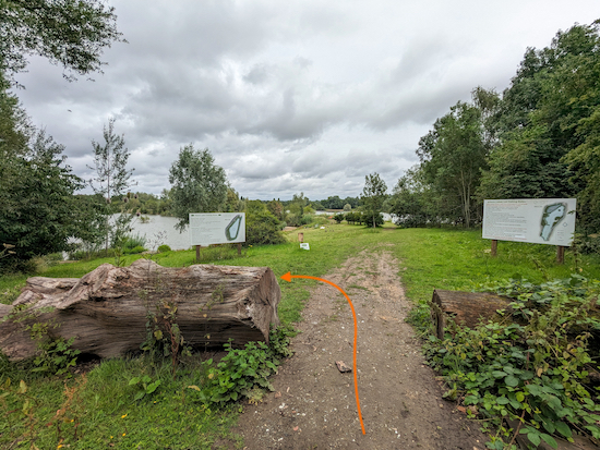 Turn left on Ridge footpath 1