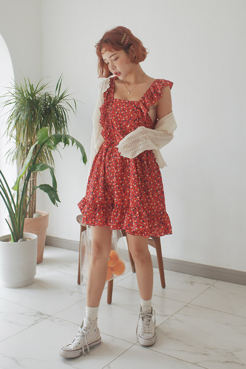 https://en.stylenanda.com/product/square-neck-frilled-floral-print-dress/236422/?cate_no=54&display_group=1&utm_source=Kstylick&utm_medium=Referral&utm_campaign=CAFE24+VIRAL