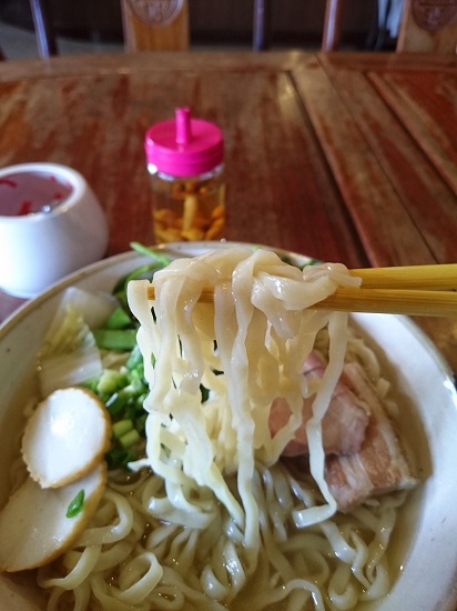 かまはらそば(大盛)の自家製麺の写真