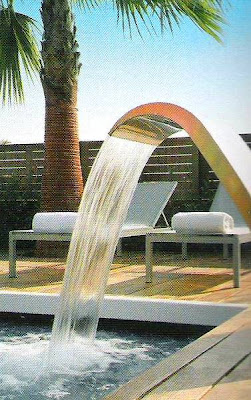 Fuente de agua en piscina