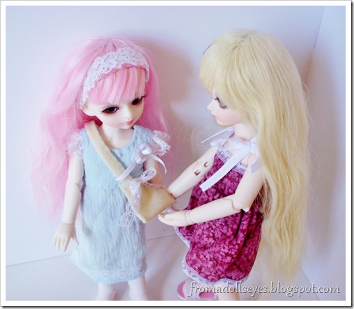 A cute blue doll dress with lace ruffles for a yosd ball jointed doll. Free pattern and tutorial! A cute blue doll dress with lace ruffles for a yosd ball jointed doll. Free pattern and tutorial!