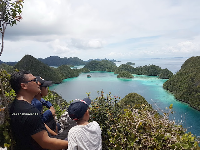 Wayag, Raja Ampat Destinasi Hijau Papua Ⓒjelajahsuwanto