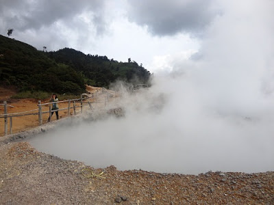 foto lubang kawah sikidang dieng